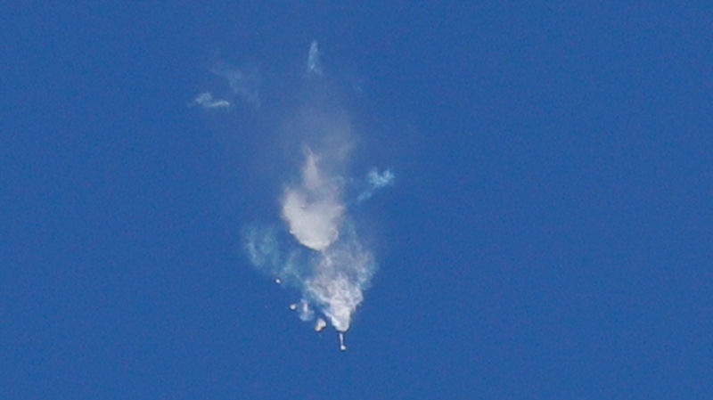 Una foto del lanzamiento fallido, que muestra humo saliendo del refuerzo de la primera etapa.